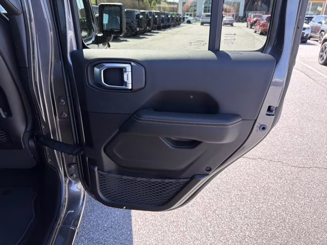 2026 Granite Crystal Metallic Clearcoat Jeep Gladiator Sahara 4X4 Truck