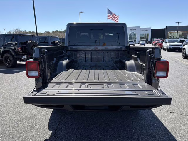 2026 Granite Crystal Metallic Clearcoat Jeep Gladiator Sahara 4X4 Truck