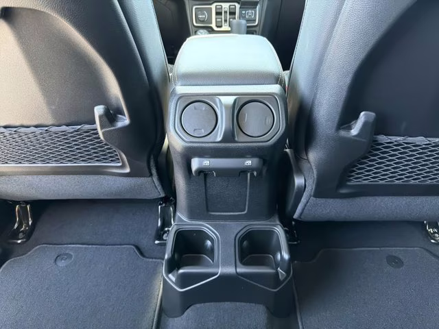 2026 Granite Crystal Metallic Clearcoat Jeep Gladiator Sahara 4X4 Truck