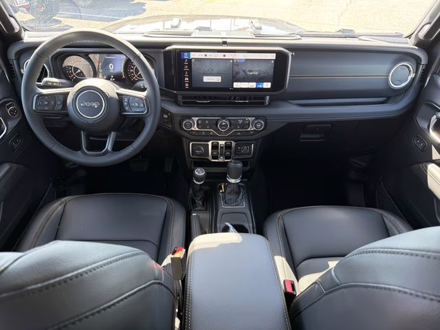 2026 Granite Crystal Metallic Clearcoat Jeep Gladiator Sahara 4X4 Truck