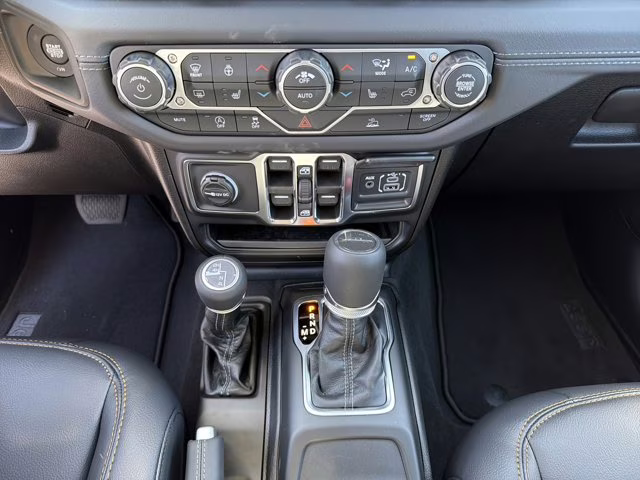 2026 Granite Crystal Metallic Clearcoat Jeep Gladiator Sahara 4X4 Truck