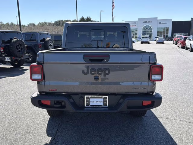 2026 Granite Crystal Metallic Clearcoat Jeep Gladiator Sahara 4X4 Truck