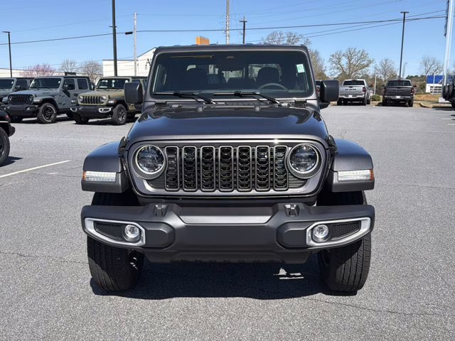 2026 Granite Crystal Metallic Clearcoat Jeep Gladiator Sahara 4X4 Truck