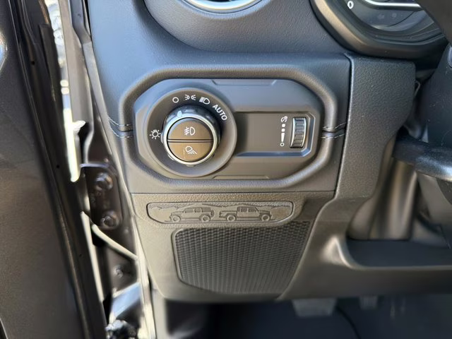 2026 Granite Crystal Metallic Clearcoat Jeep Gladiator Sahara 4X4 Truck