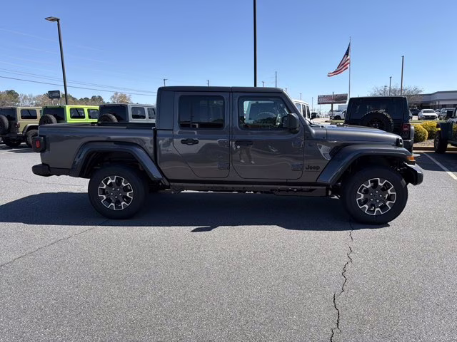 2026 Granite Crystal Metallic Clearcoat Jeep Gladiator Sahara 4X4 Truck