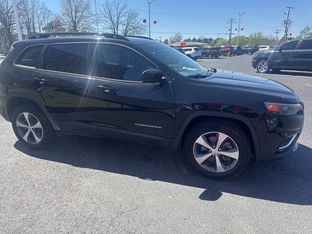 2022 Diamond Black Crystal Pearlcoat Jeep Cherokee Limited 4X4 SUV