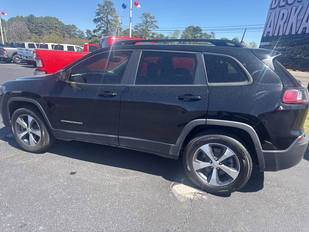 2022 Diamond Black Crystal Pearlcoat Jeep Cherokee Limited 4X4 SUV