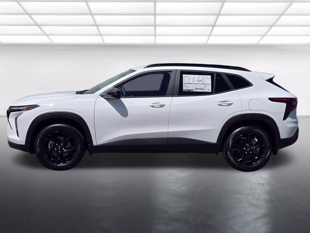 2026 Summit White Chevrolet Trax LT FWD SUV