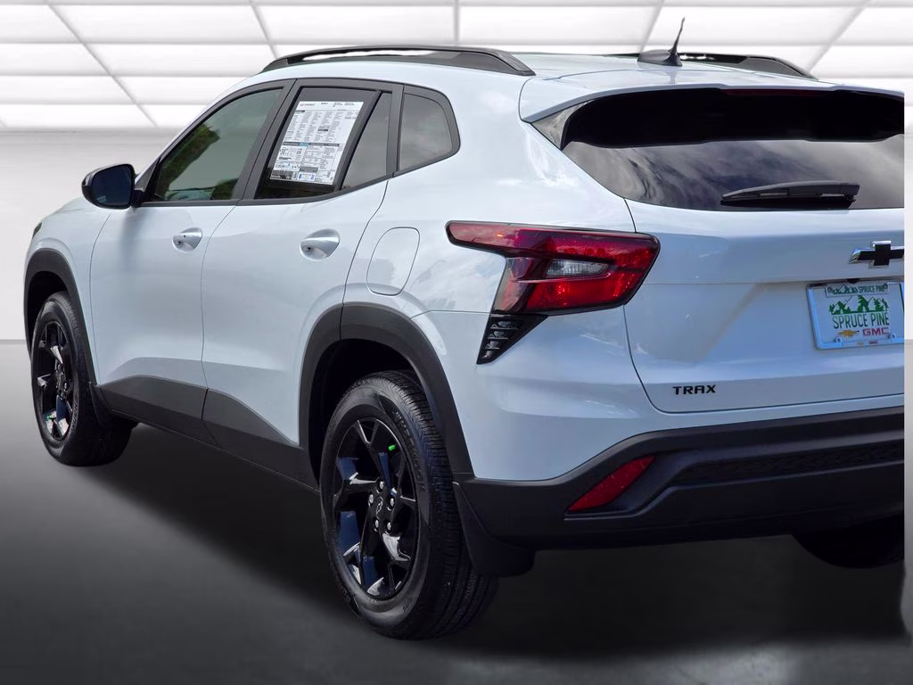 2026 Summit White Chevrolet Trax LT FWD SUV