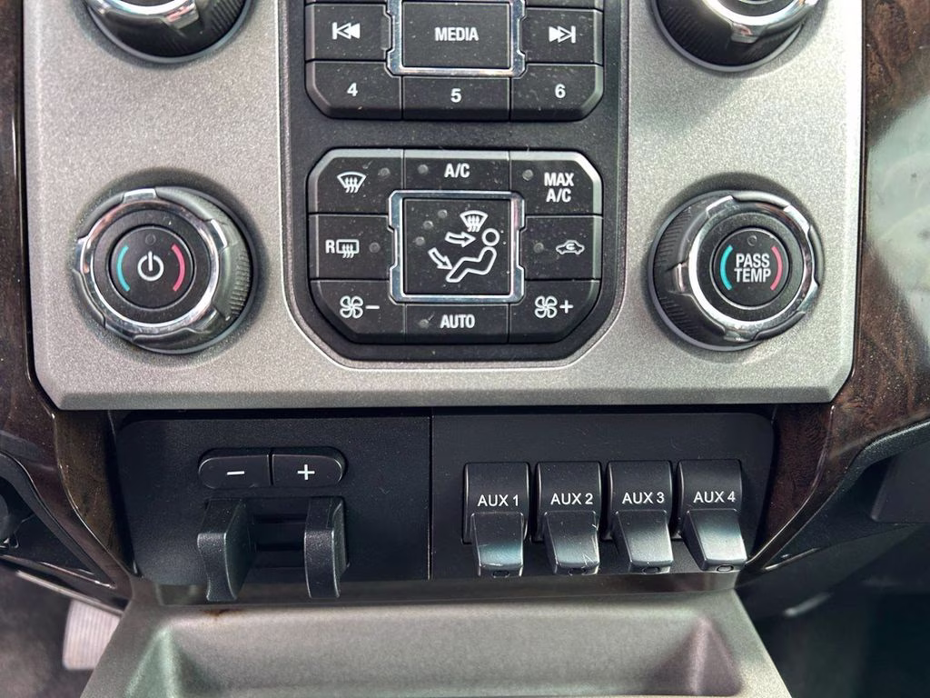 2016 Black Ford Super Duty F-350 SRW Platinum 4X4 Truck