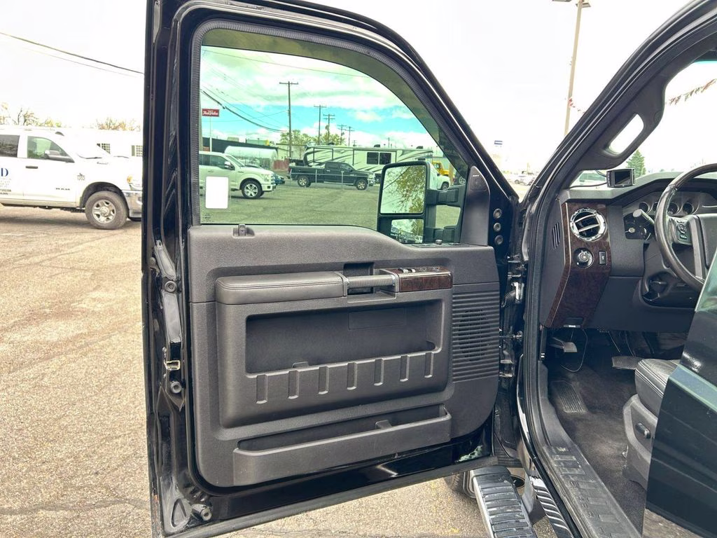 2016 Black Ford Super Duty F-350 SRW Platinum 4X4 Truck