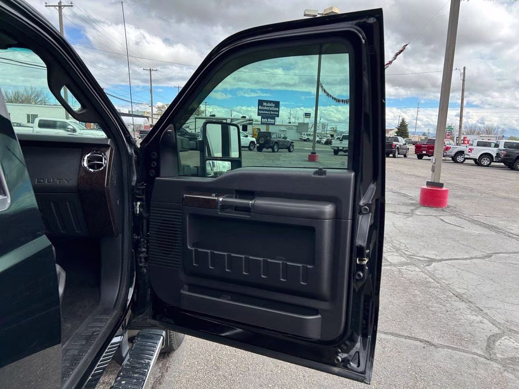2016 Black Ford Super Duty F-350 SRW Platinum 4X4 Truck
