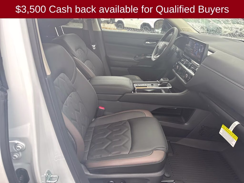 2026 Everest White Pearl Tricoat Nissan Pathfinder Platinum FWD SUV