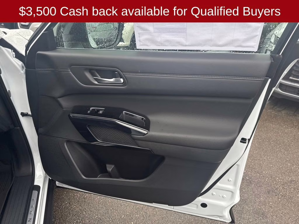 2026 Everest White Pearl Tricoat Nissan Pathfinder Platinum FWD SUV