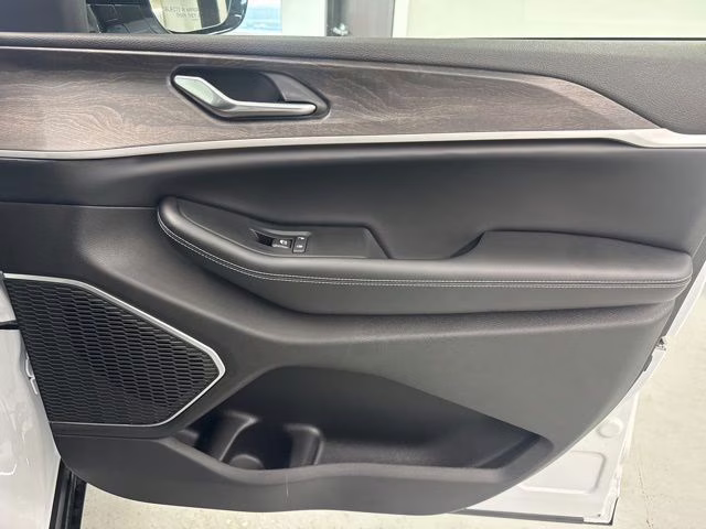 2026 Bright White Clearcoat Jeep Grand Cherokee L Limited 4X4 SUV