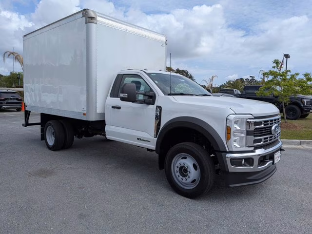 2026 Oxford White Ford Super Duty F-550 DRW XL 4X4 Truck