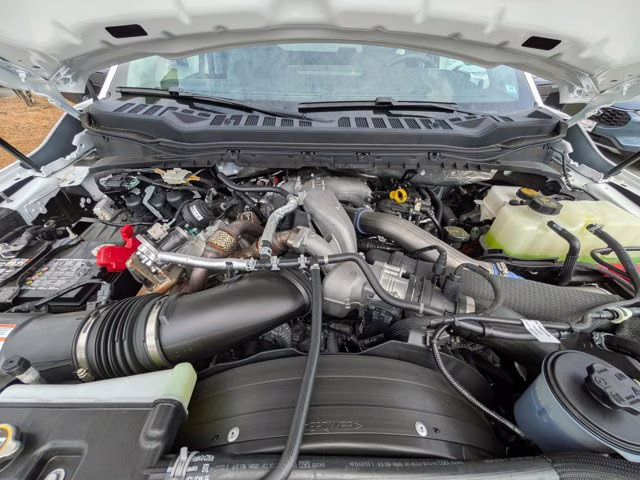 2026 Oxford White Ford Super Duty F-550 DRW XL 4X4 Truck