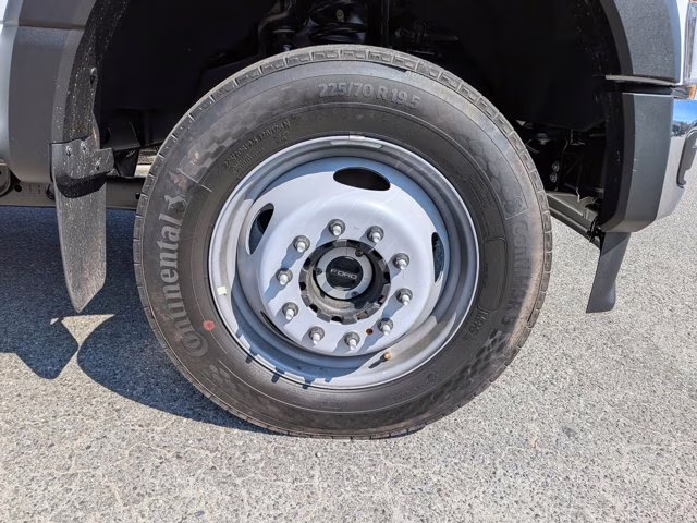 2026 Oxford White Ford Super Duty F-550 DRW XL 4X4 Truck