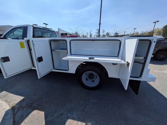 2026 Oxford White Ford Super Duty F-550 DRW XL 4X4 Truck