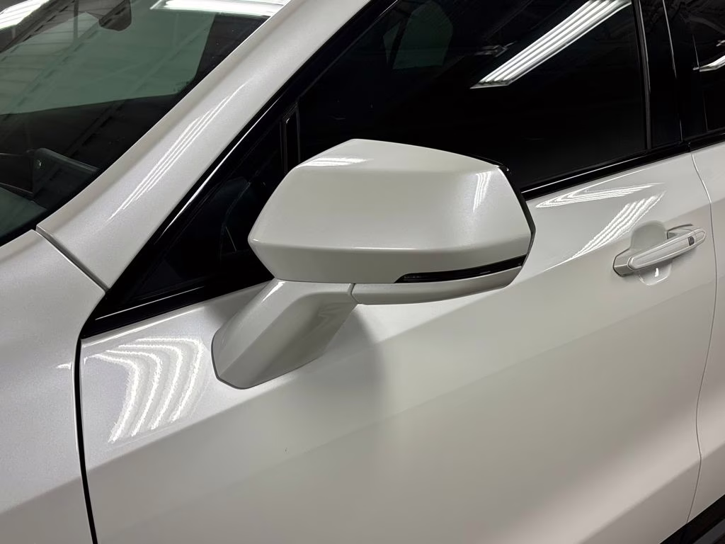 2024 Crystal White Tricoat Cadillac XT4 Sport FWD SUV