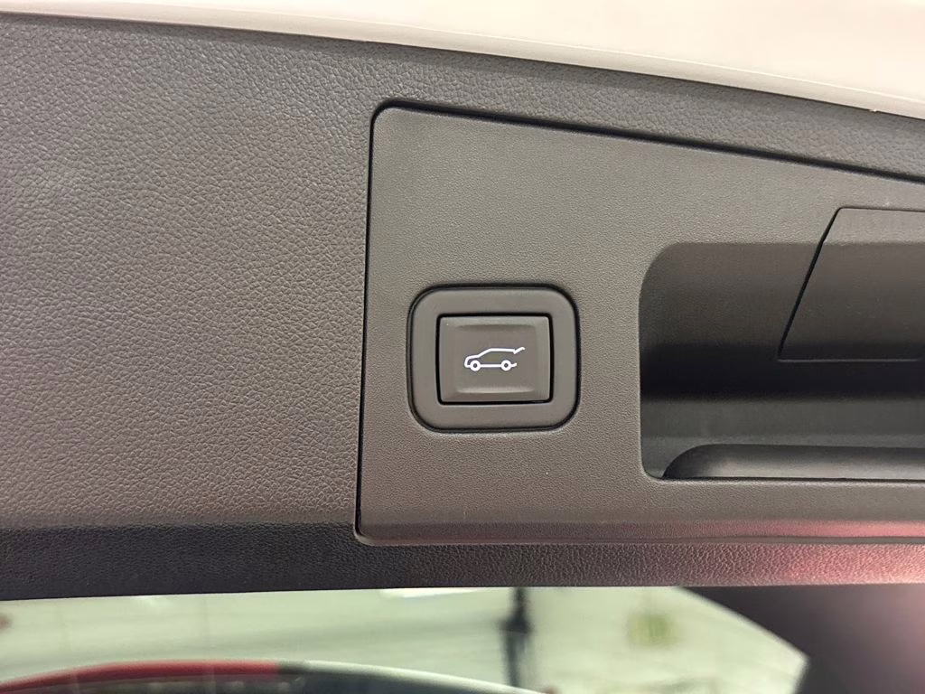 2024 Crystal White Tricoat Cadillac XT4 Sport FWD SUV