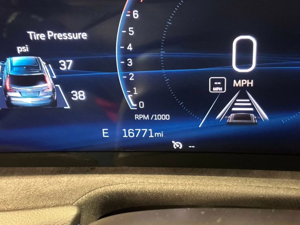 2024 Crystal White Tricoat Cadillac XT4 Sport FWD SUV