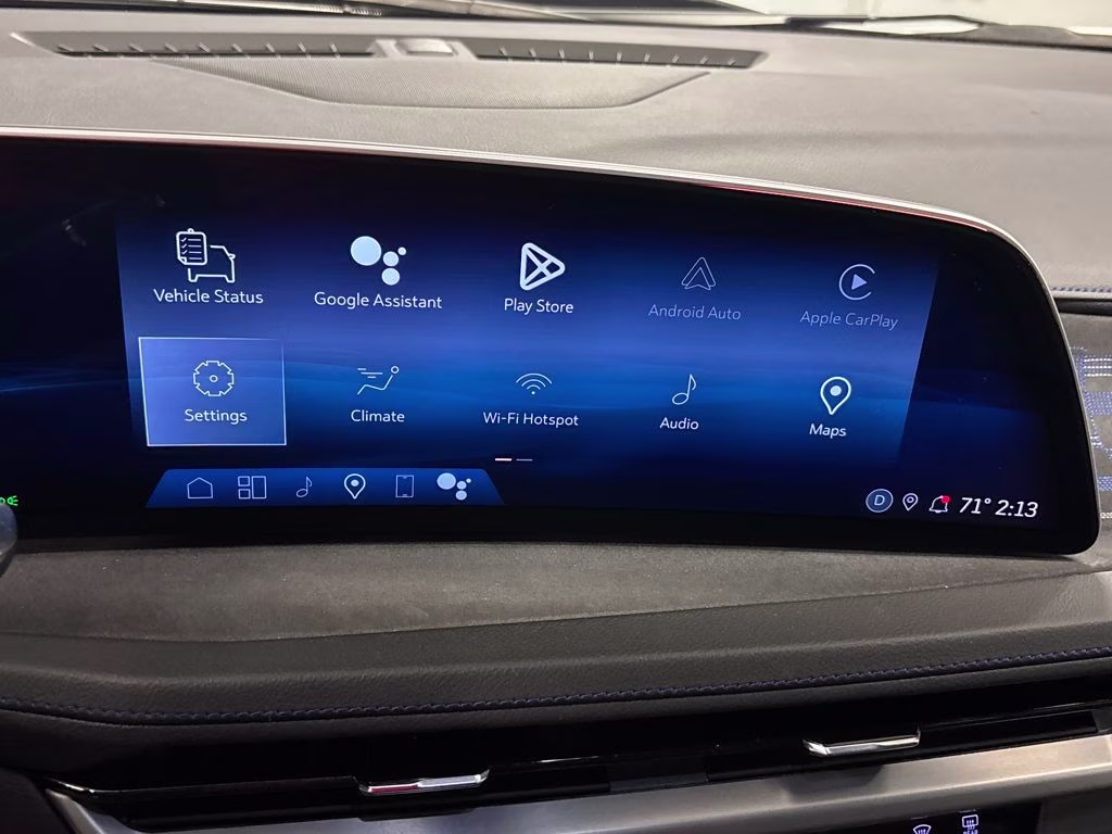 2024 Crystal White Tricoat Cadillac XT4 Sport FWD SUV