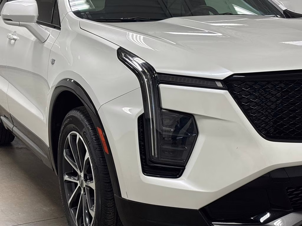 2024 Crystal White Tricoat Cadillac XT4 Sport FWD SUV