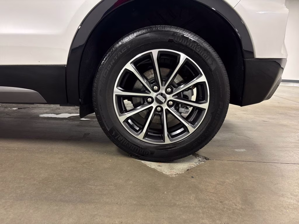 2024 Crystal White Tricoat Cadillac XT4 Sport FWD SUV