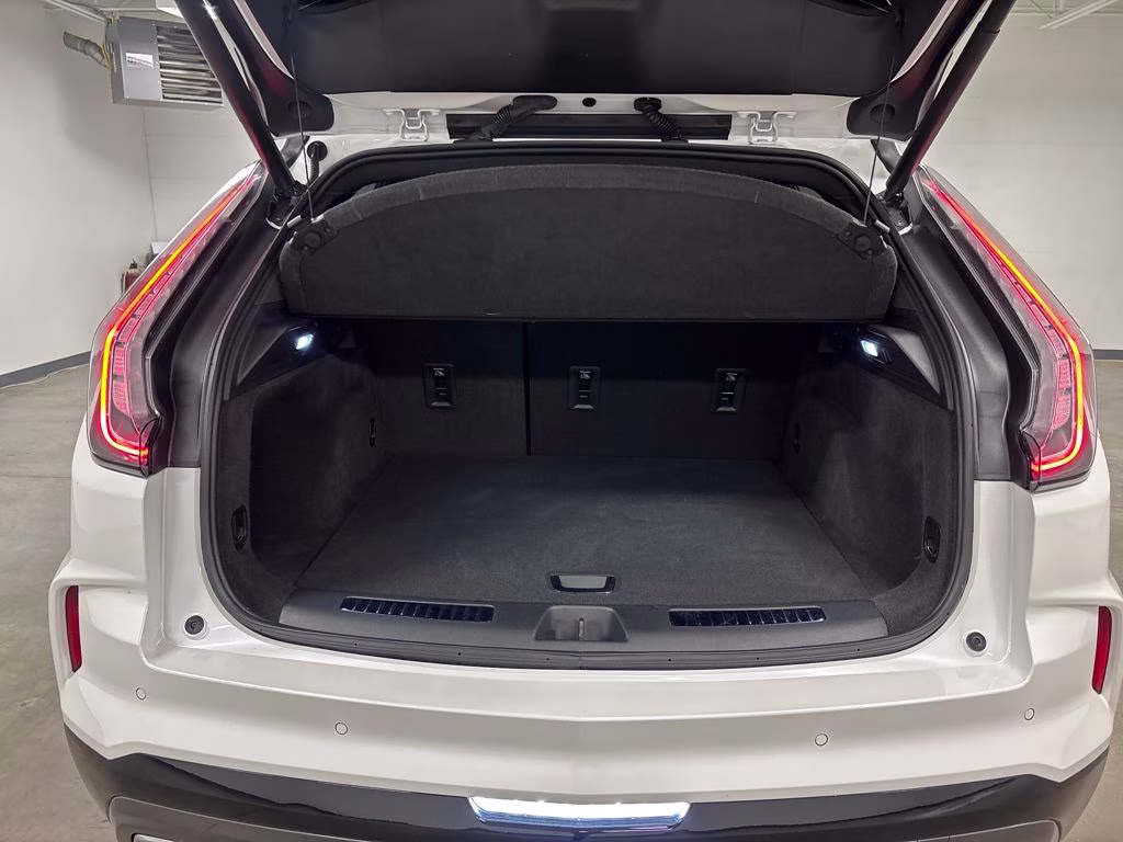 2024 Crystal White Tricoat Cadillac XT4 Sport FWD SUV