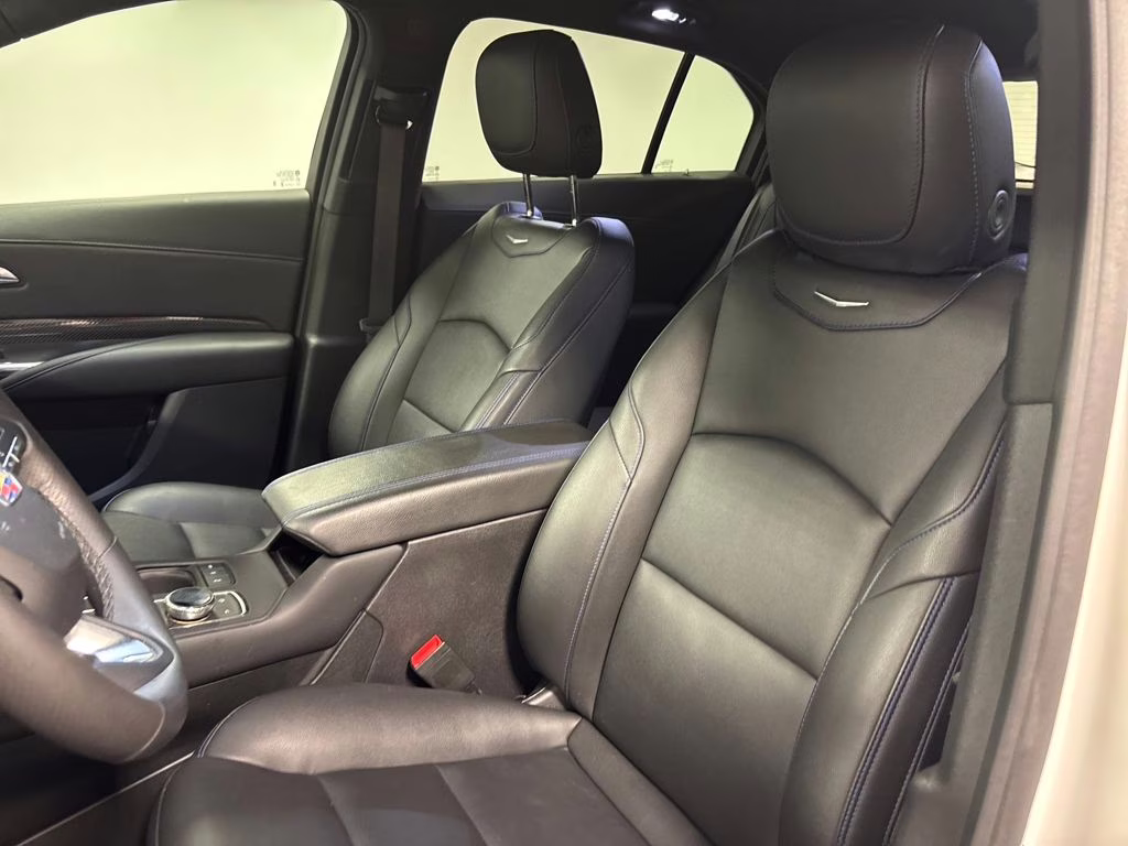 2024 Crystal White Tricoat Cadillac XT4 Sport FWD SUV