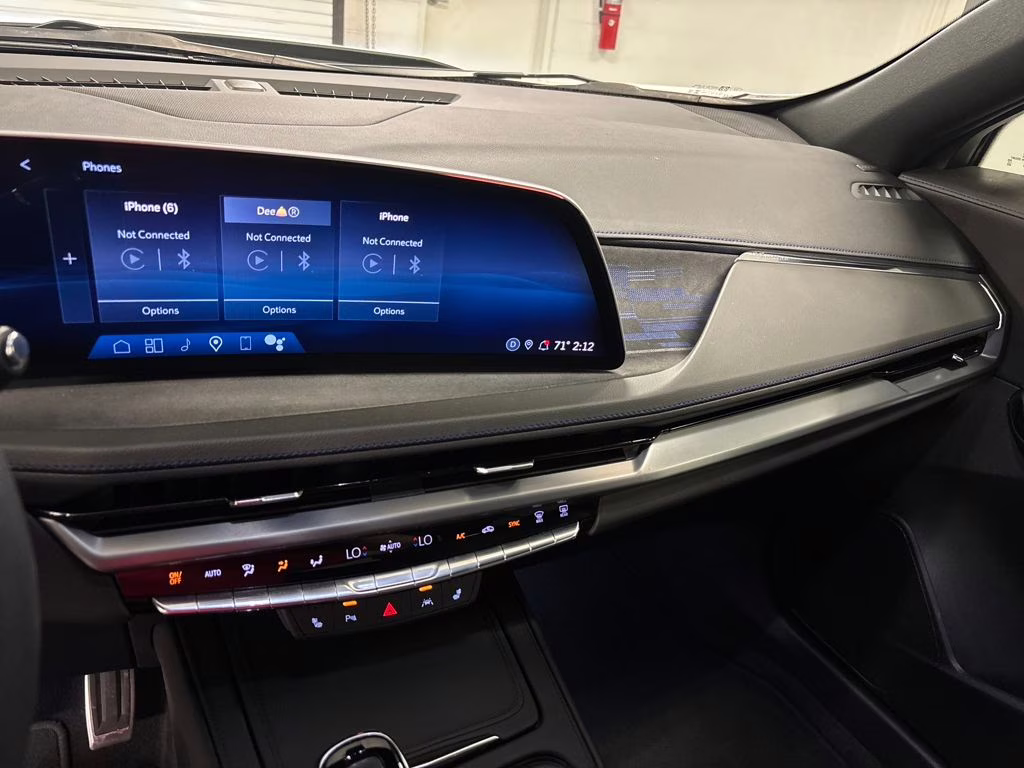 2024 Crystal White Tricoat Cadillac XT4 Sport FWD SUV