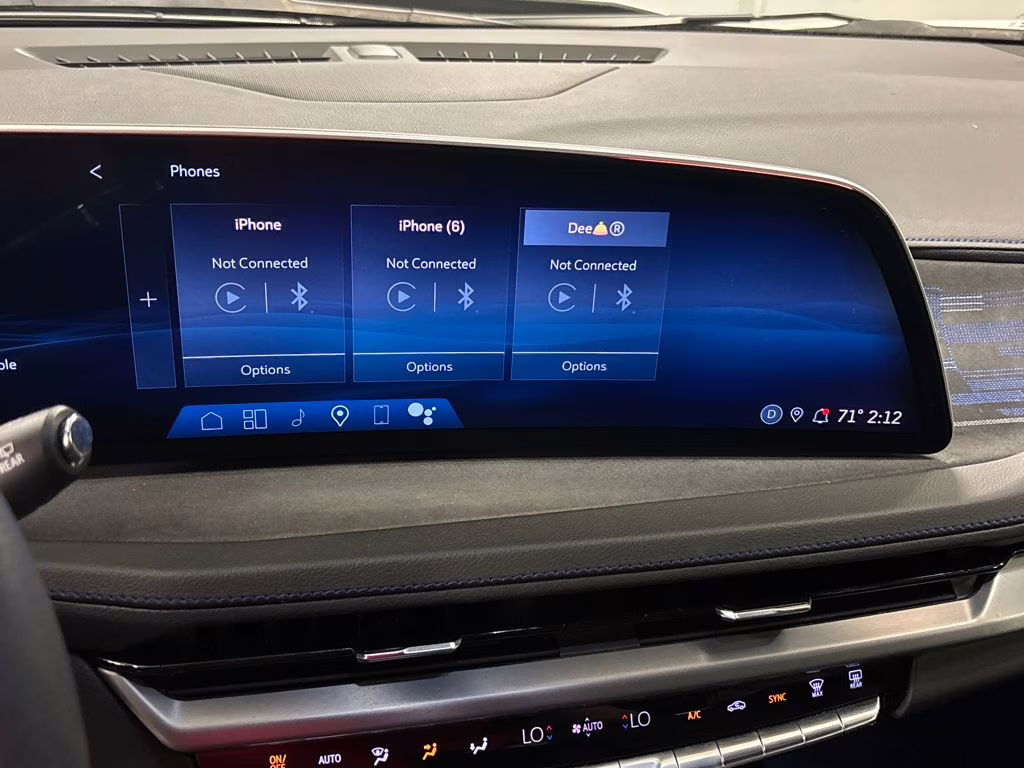 2024 Crystal White Tricoat Cadillac XT4 Sport FWD SUV