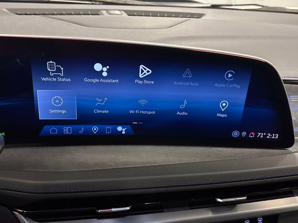 2024 Crystal White Tricoat Cadillac XT4 Sport FWD SUV