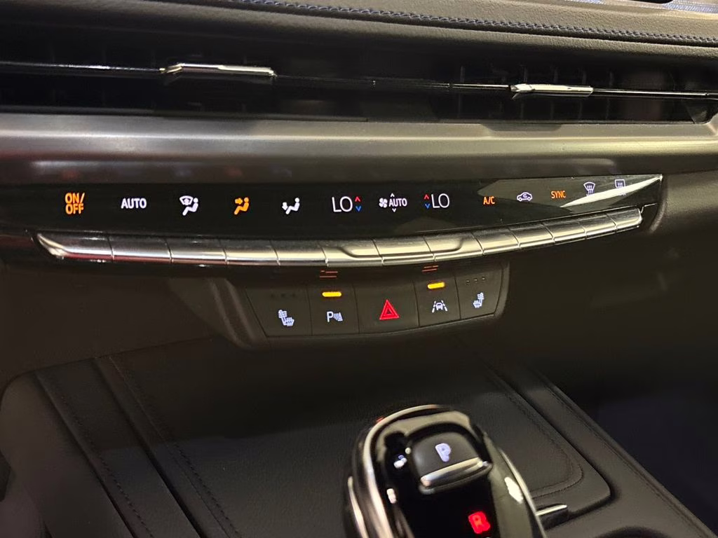 2024 Crystal White Tricoat Cadillac XT4 Sport FWD SUV