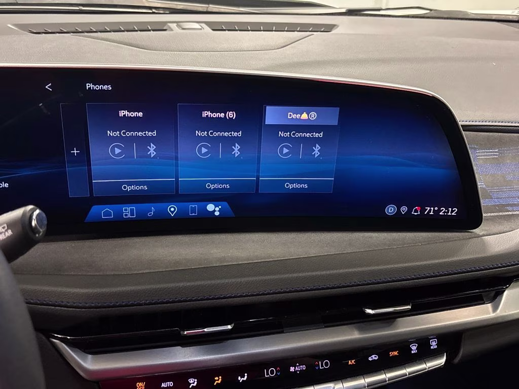 2024 Crystal White Tricoat Cadillac XT4 Sport FWD SUV
