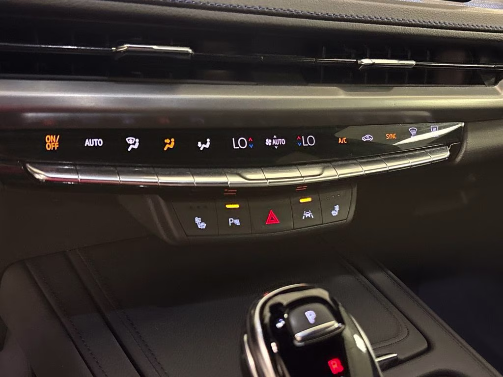 2024 Crystal White Tricoat Cadillac XT4 Sport FWD SUV