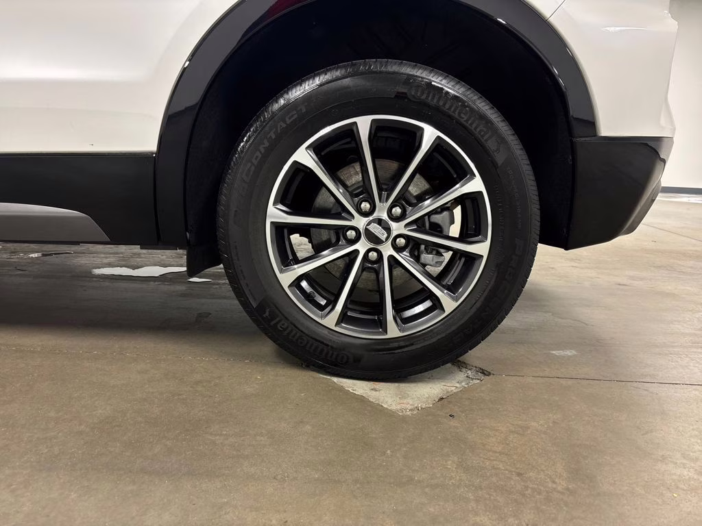 2024 Crystal White Tricoat Cadillac XT4 Sport FWD SUV