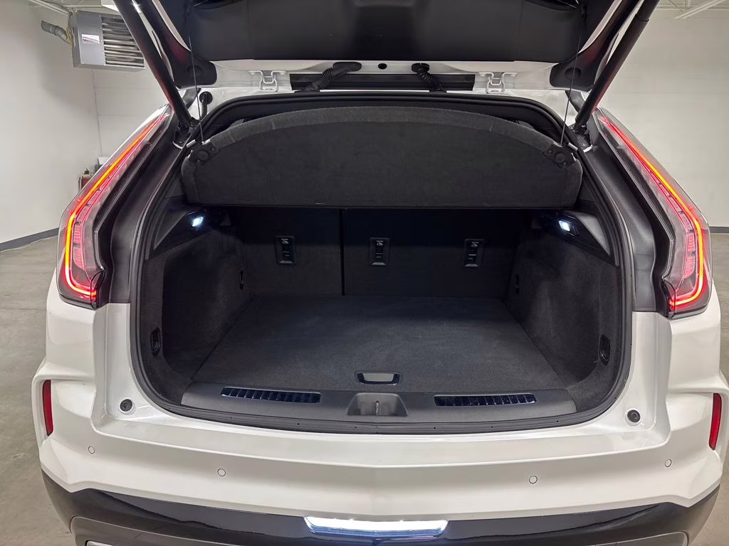 2024 Crystal White Tricoat Cadillac XT4 Sport FWD SUV