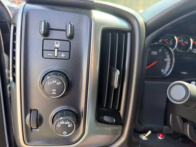 2018 Summit White Chevrolet Silverado 2500HD LT 4X4 Truck