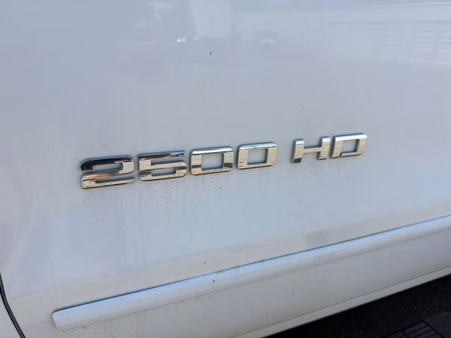 2018 Summit White Chevrolet Silverado 2500HD LT 4X4 Truck