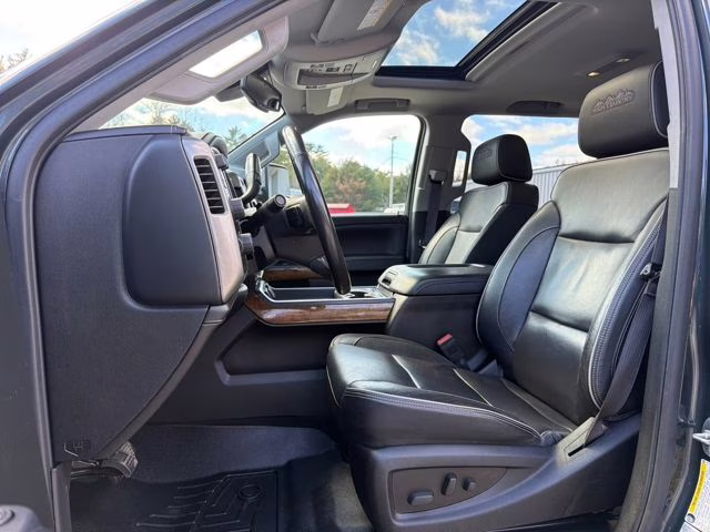 2017 Graphite Metallic Chevrolet Silverado 2500HD High Country 4X4 Truck