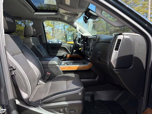 2017 Graphite Metallic Chevrolet Silverado 2500HD High Country 4X4 Truck
