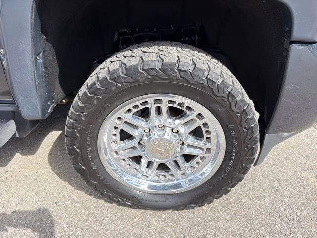 2017 Graphite Metallic Chevrolet Silverado 2500HD High Country 4X4 Truck