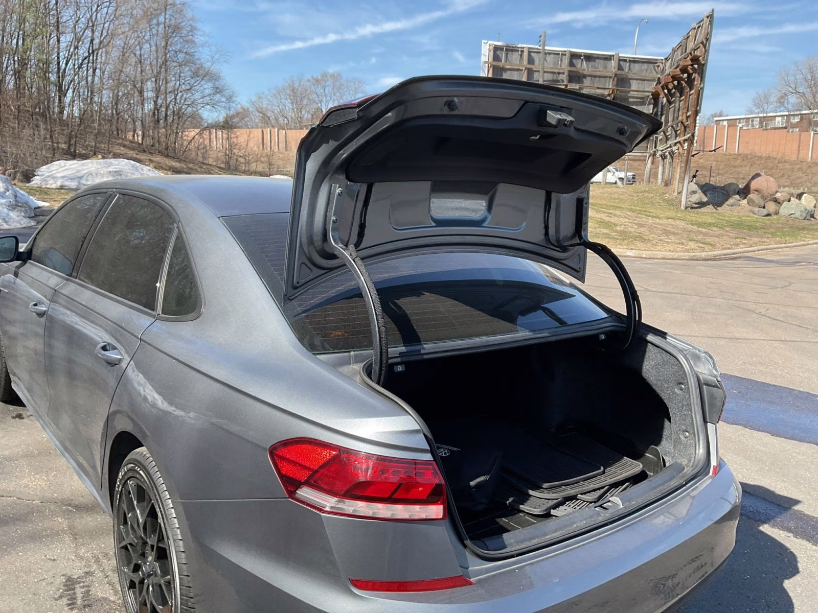 2022 Platinum Gray Metallic Volkswagen Passat 2.0T R-Line FWD Sedan