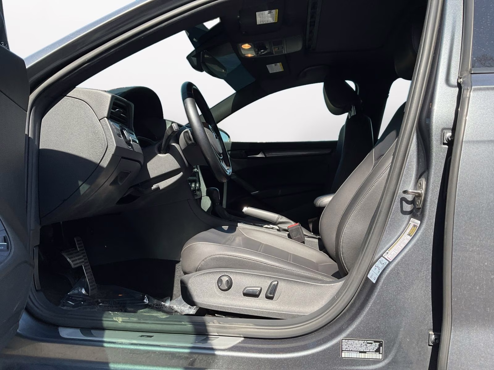 2022 Platinum Gray Metallic Volkswagen Passat 2.0T R-Line FWD Sedan