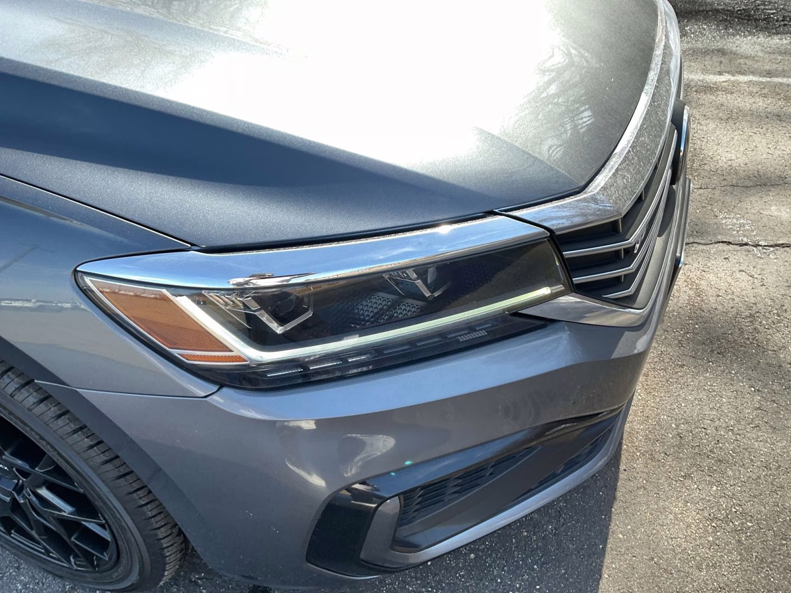 2022 Platinum Gray Metallic Volkswagen Passat 2.0T R-Line FWD Sedan