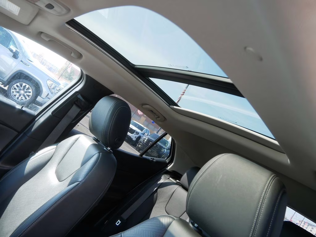 2023 White Frost Tricoat Buick Encore GX Essence AWD SUV