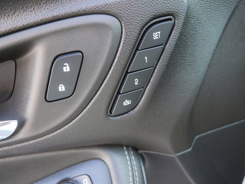 2023 White Frost Tricoat Buick Encore GX Essence AWD SUV