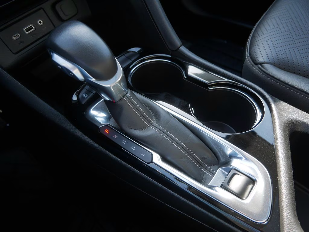 2023 White Frost Tricoat Buick Encore GX Essence AWD SUV